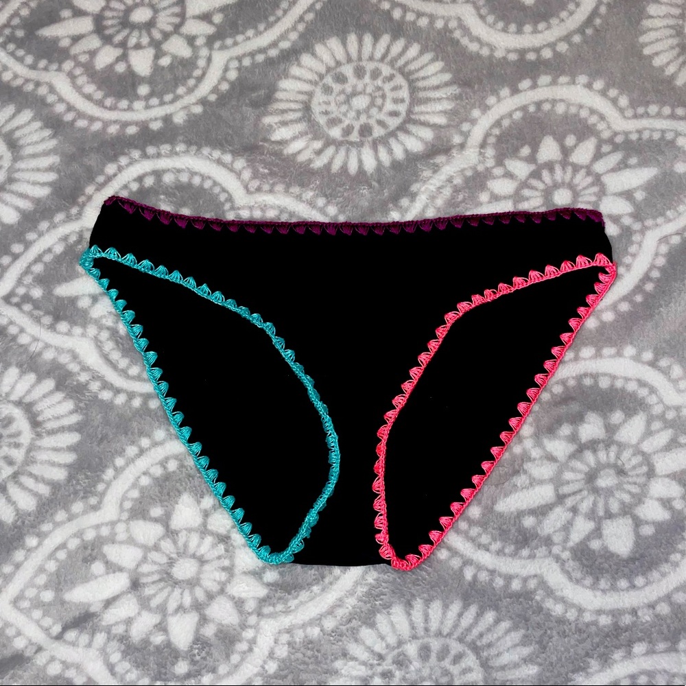 Arizona Crisscrossed Razorback Crochet Trim Black Bikini Set - Picture 4 of 7